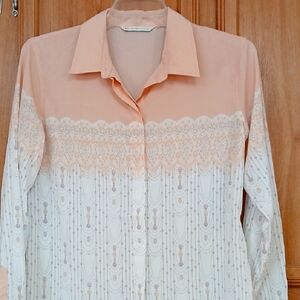 LAUREN CONRAD  peach and white screen print blouse
